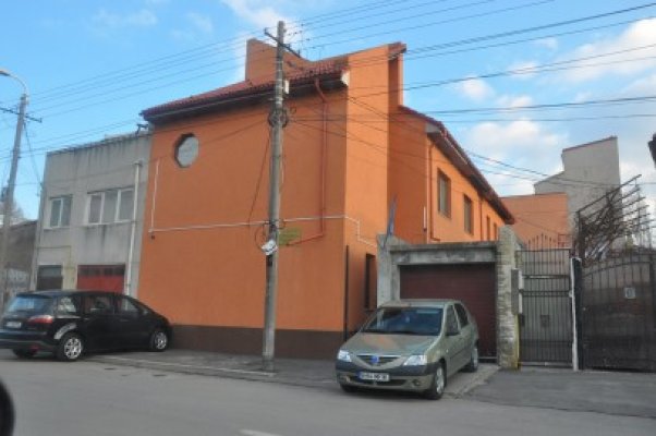 Trimisă în judecată pentru obţinerea pe nedrept de fonduri europene